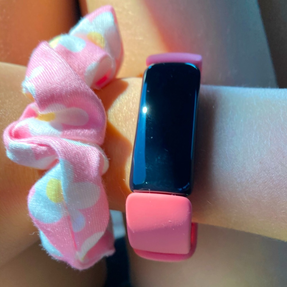 Watch,hair tie
